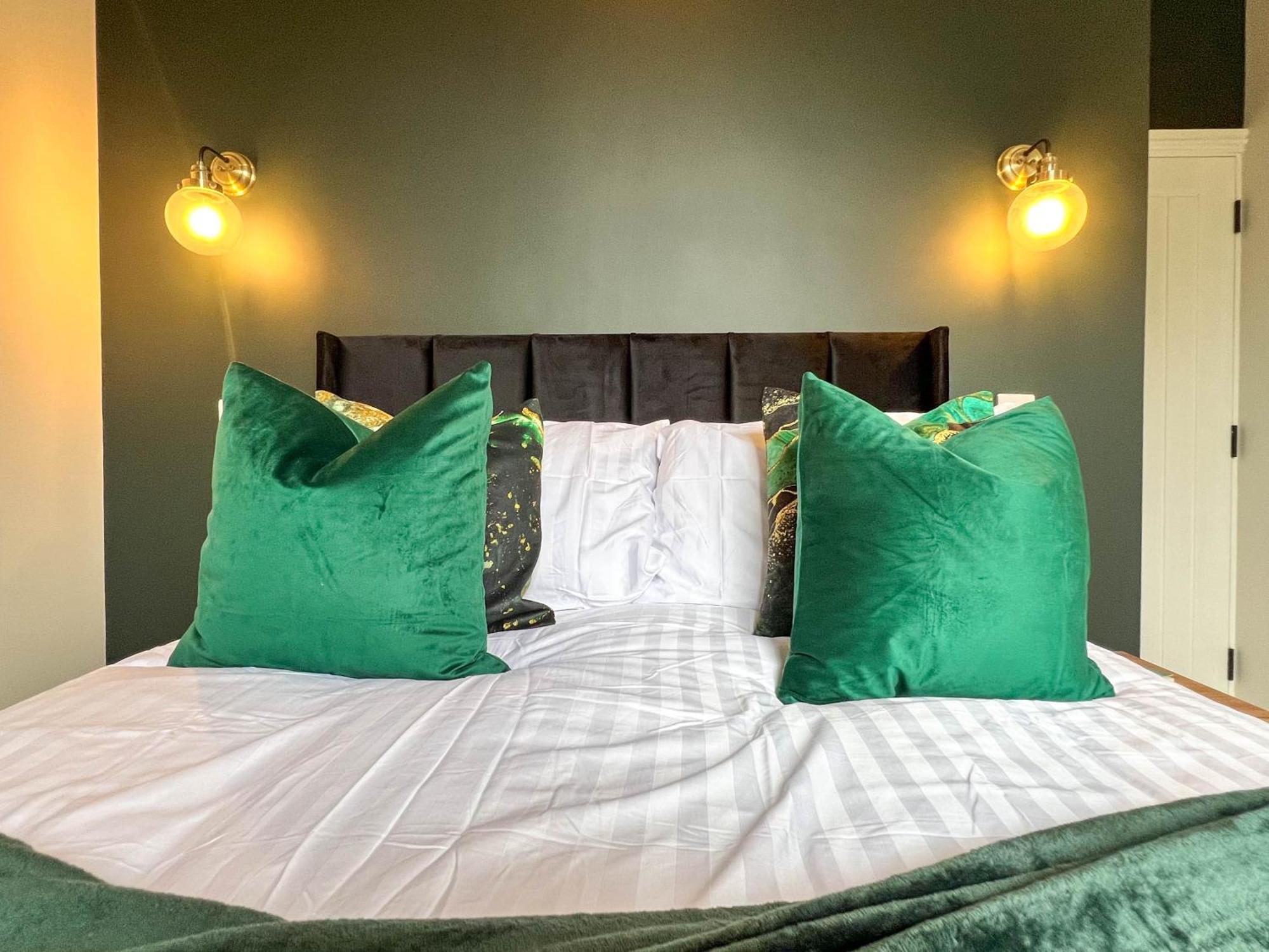 Hanover - Stylish 1 Bedroom Suites, Centre - Hosted By Host Save